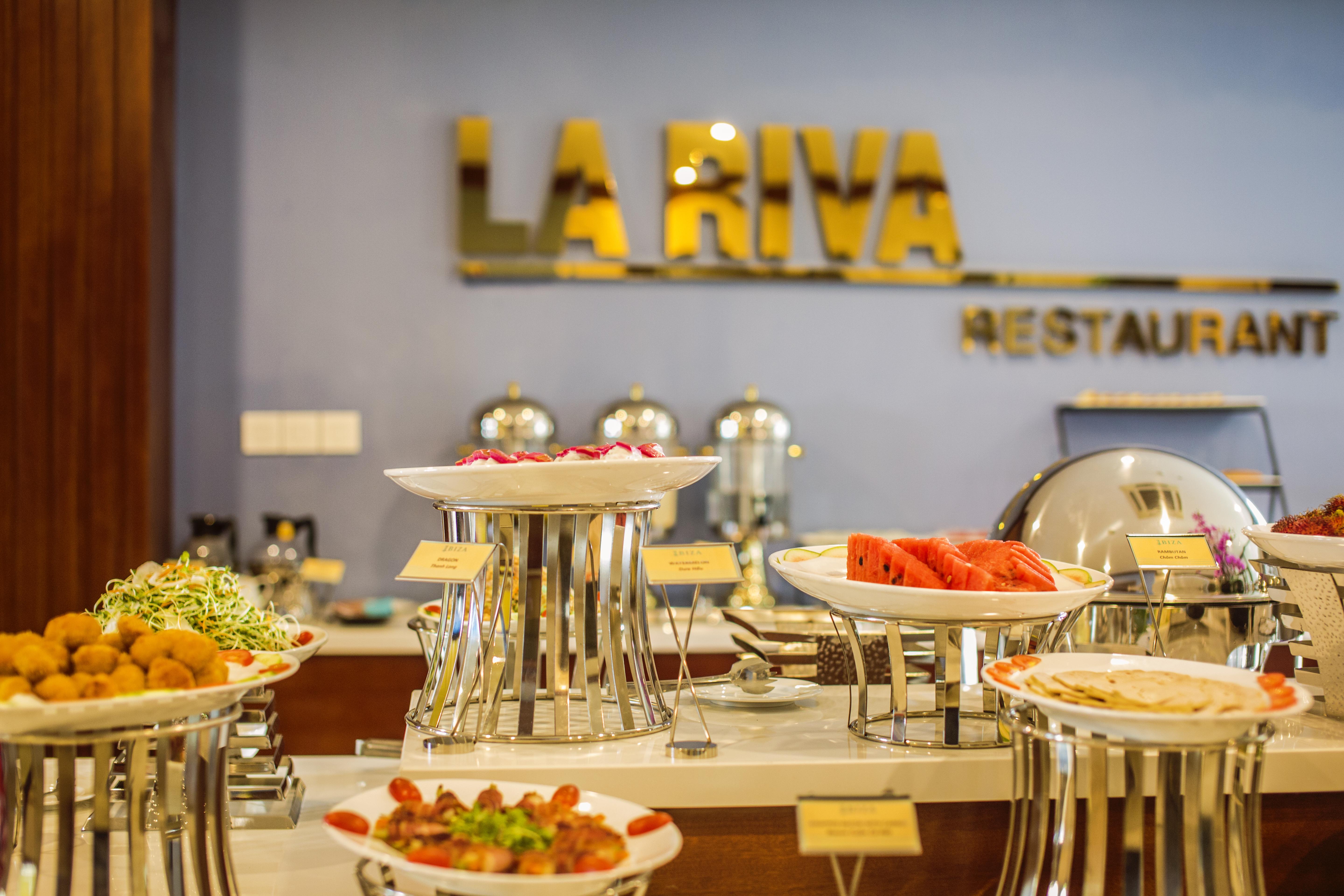 Ibiza Riverfront Khách sạn 4*
